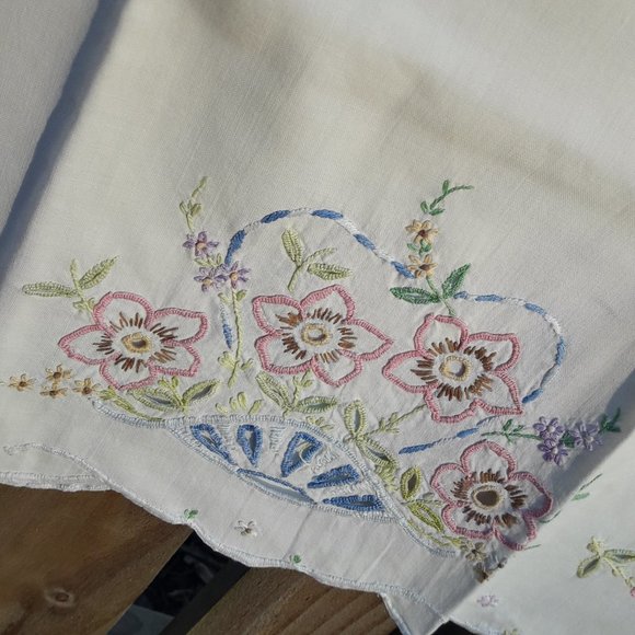 2 Embroidered Pillow Cases Antique Vintage Set - Picture 3 of 15
